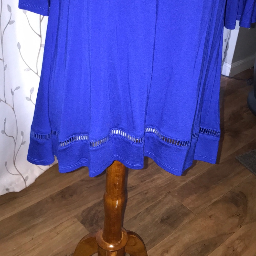 NWT Blue Blouse w/ flowy sleeves on/off shoulder๐ - Picture 4 of 8